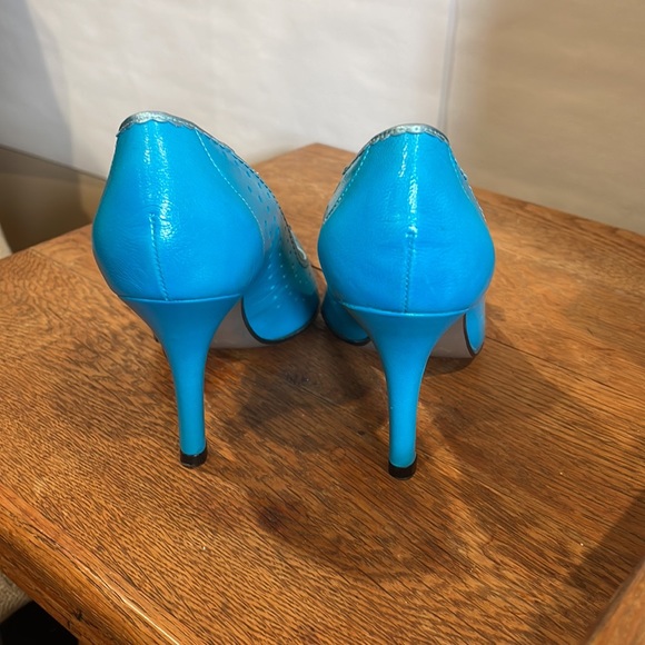Voz turquoise perforated pointed toed heels size 6 1/2 - Picture 4 of 7